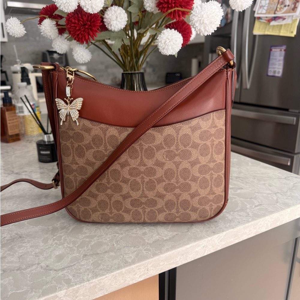 Coach Chaise Crossbody in Signature Canvas - Picture 1 of 4